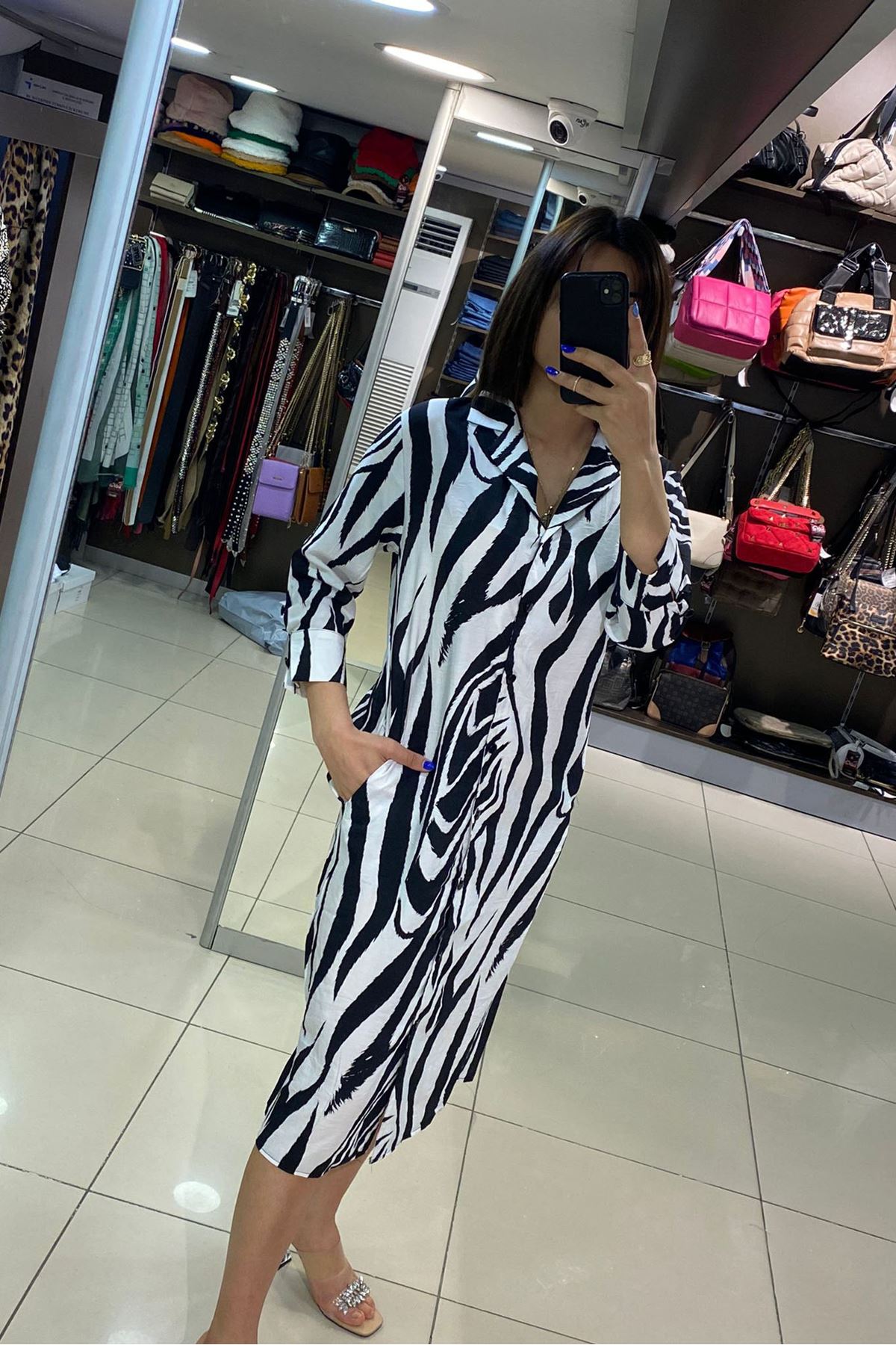 Gizli Cepli Zebra Desenli Uzun Gömlek Elbise-Siyah Beyaz