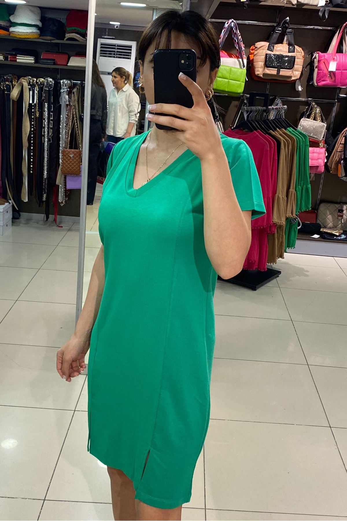 V Yaka Basic Eteği Yırtmaçlı Kısa Elbise-Yeşil