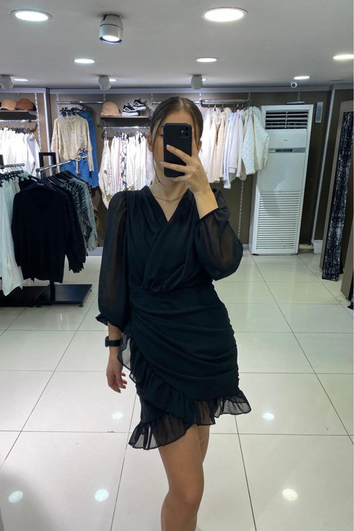 V Yaka Eteği Drape Tül Elbise-Siyah