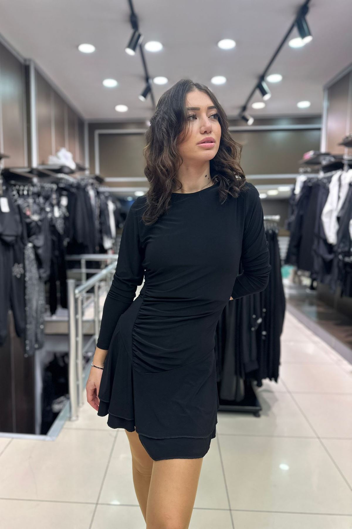 Eteği Volanı Eteği Pile Detaylı Elbise-Siyah