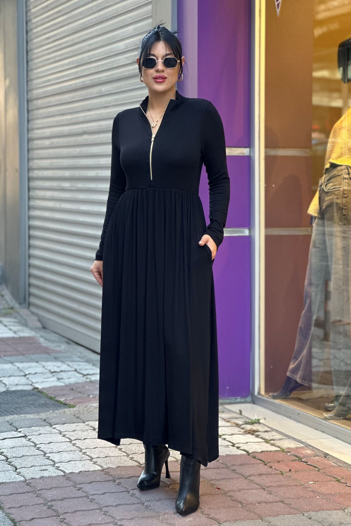 Balıkcı Yaka Yarım Fermuarlı Midi Boy Elbise-Siyah