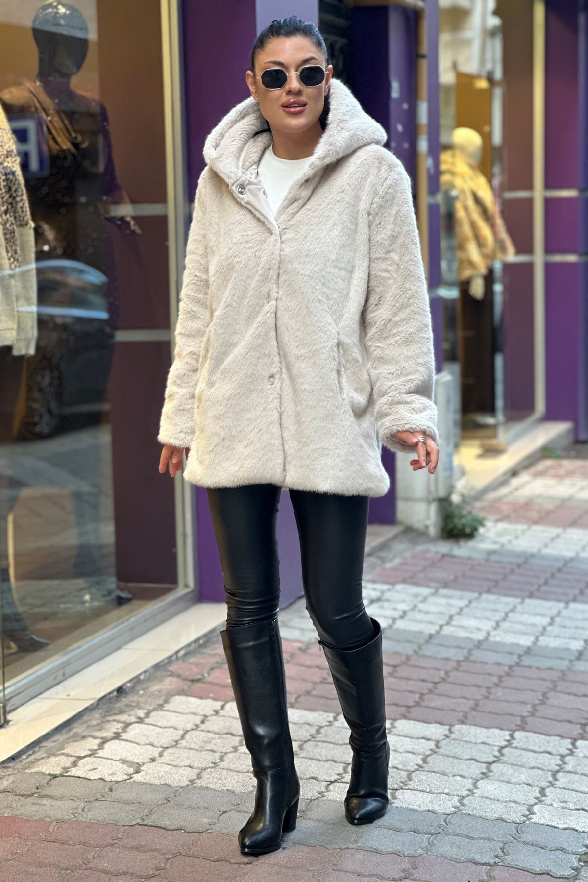 Kapşonlu Çıtçıtlı Suni Tavşan Kürk Mont-Krem