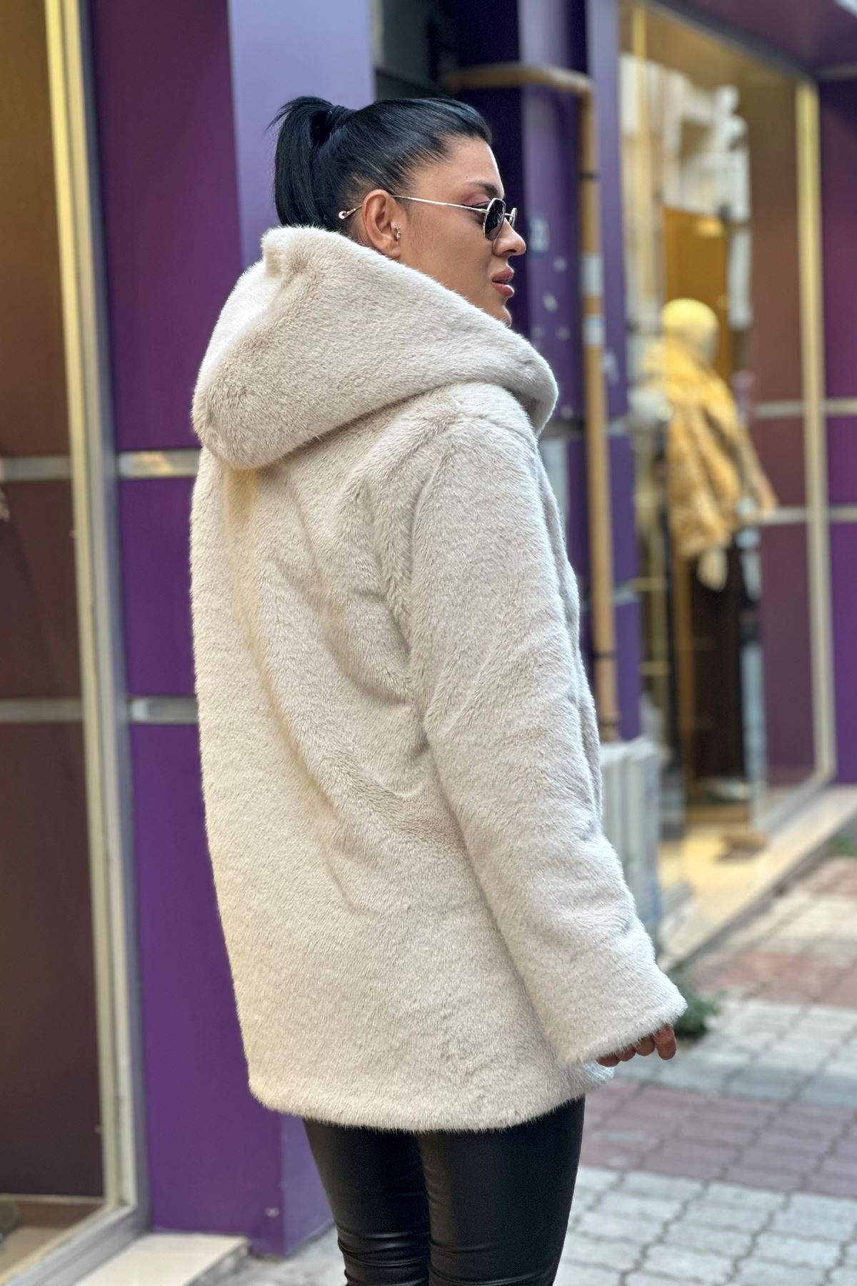 Kapşonlu Çıtçıtlı Suni Tavşan Kürk Mont-Krem