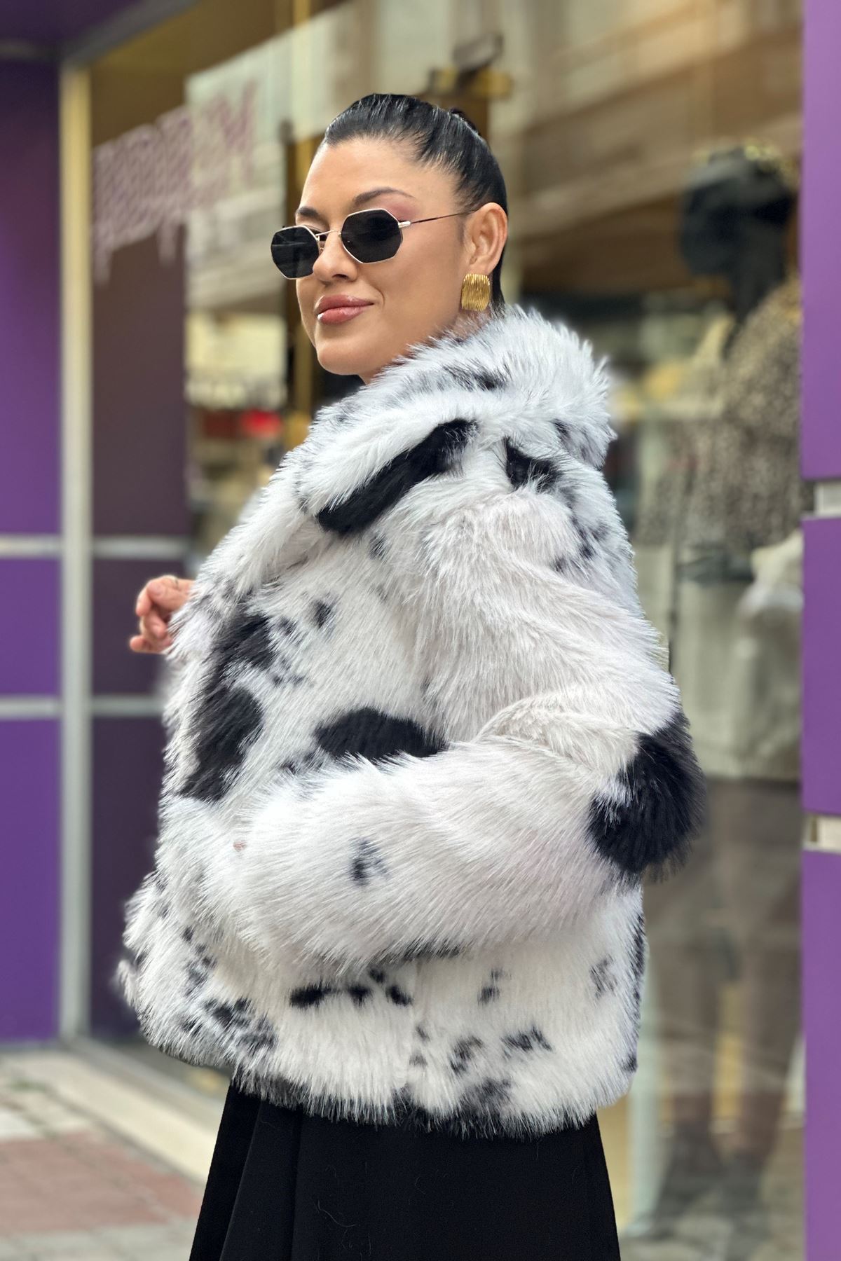 Dalmaç Desen Yakalı Cepli Kürk Mont-Siyah