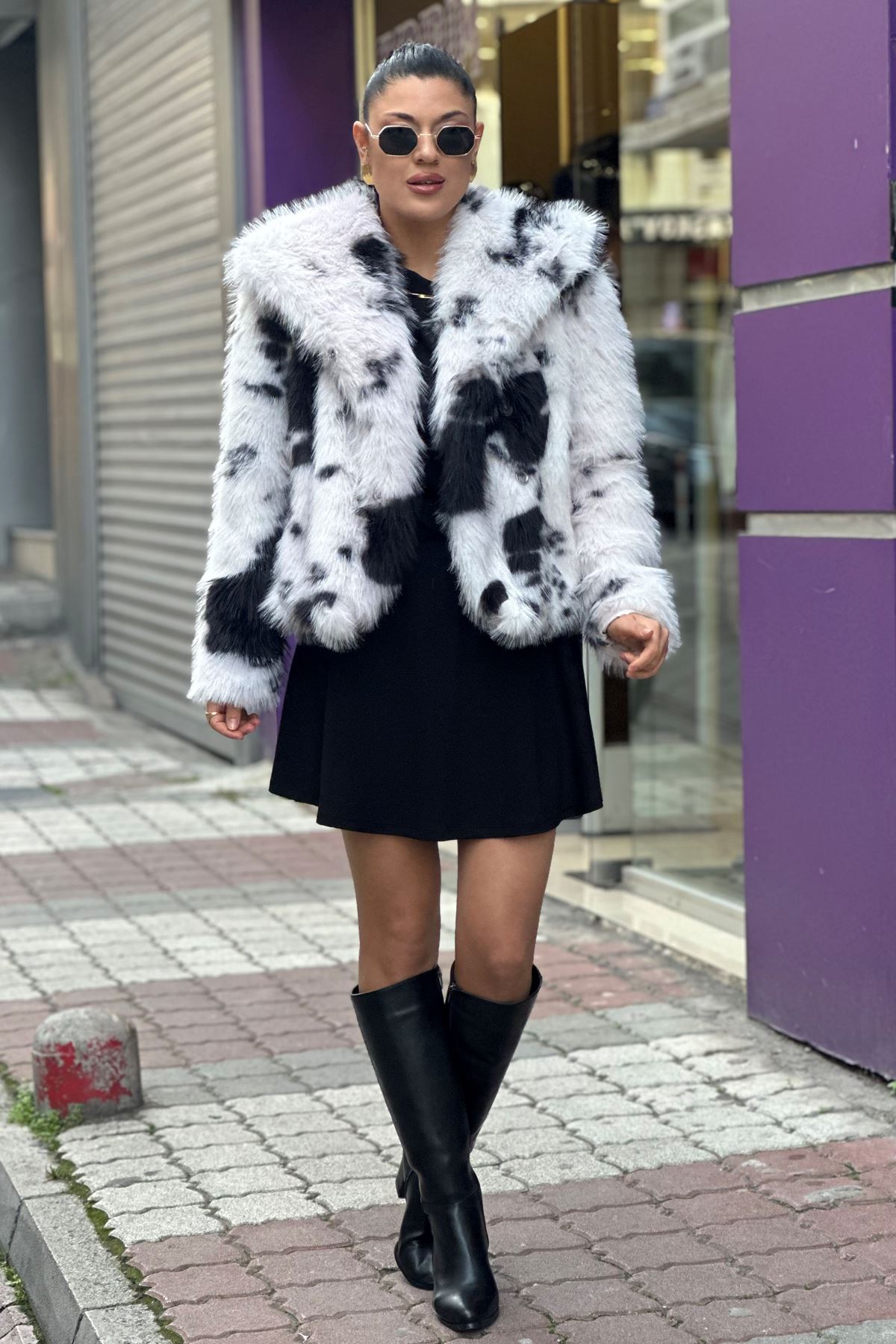 Dalmaç Desen Yakalı Cepli Kürk Mont-Siyah