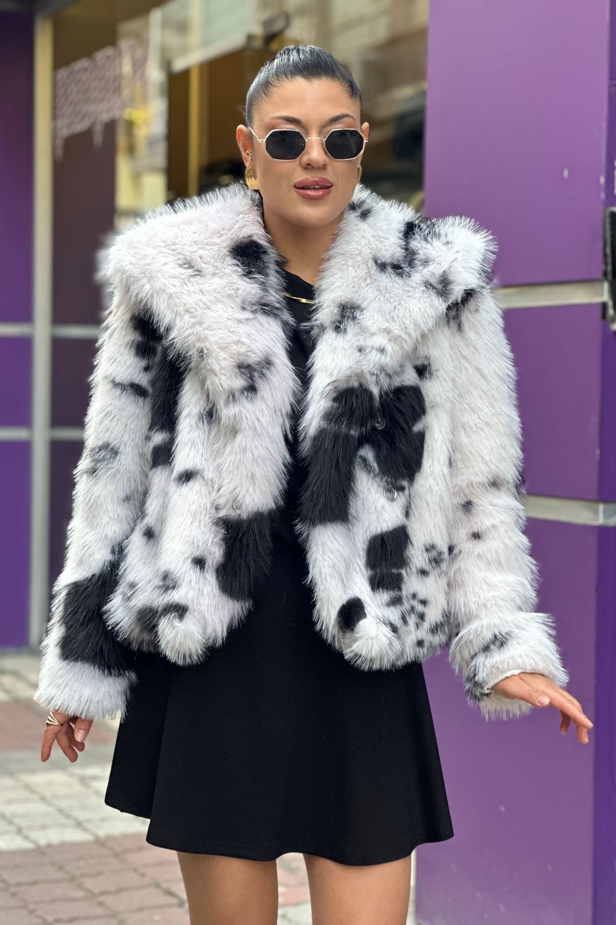 Dalmaç Desen Yakalı Cepli Kürk Mont-Siyah