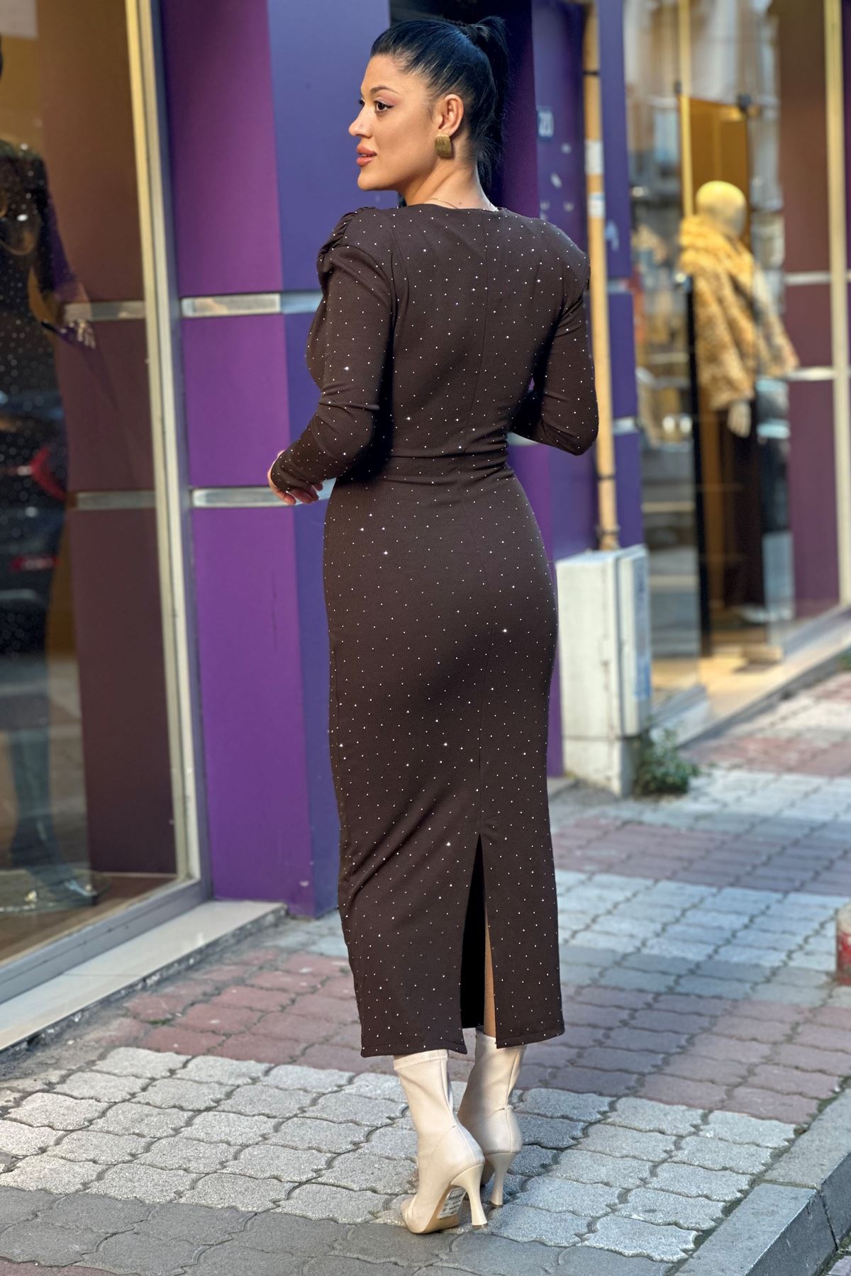 Degaje Yaka Omuz Vatkalı Taşlı Elbise-Kahve