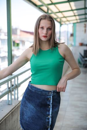 Sıfır Kol Bisiklet Yaka Crop-Yeşil