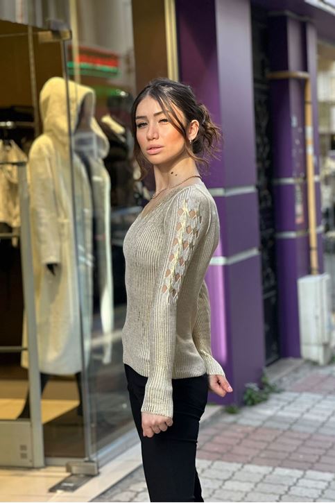 Omuzları Lazer Kesim Varaklı Bluz-gold