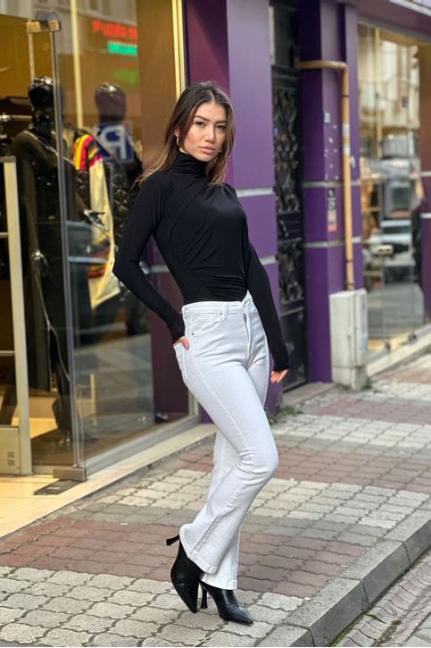 Dik Yaka Yan Büzgü Detaylı Dar Bluz-Siyah