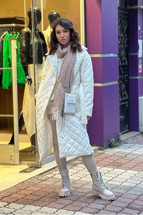 Yakalı Midi Boy Kapitone Mont-Beyaz