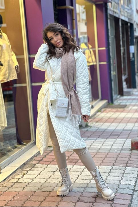 Yakalı Midi Boy Kapitone Mont-Beyaz