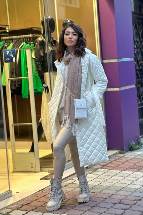 Yakalı Midi Boy Kapitone Mont-Beyaz