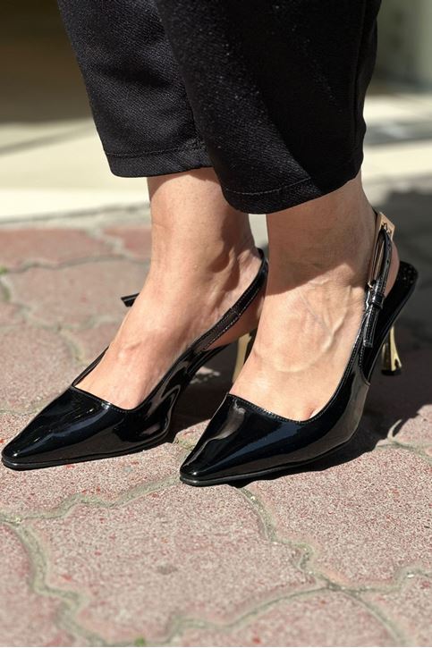 Topuğu Ve Kemeri Gold Detaylı Stiletto-Siyah