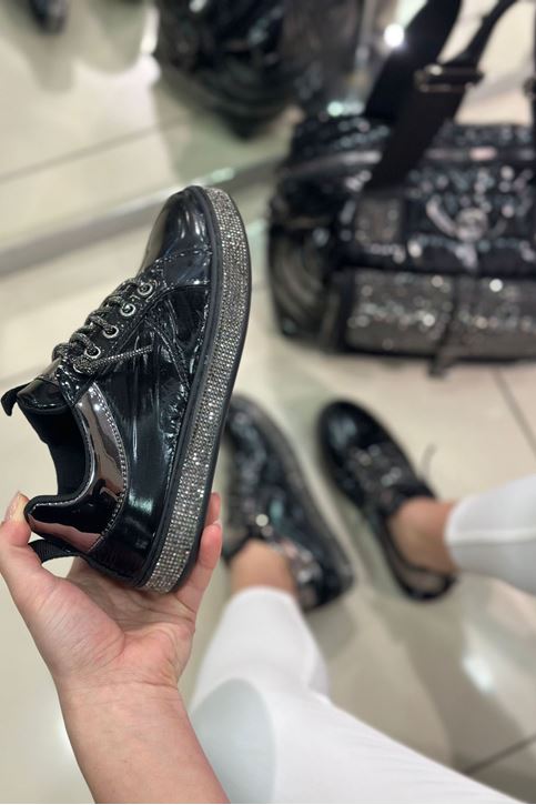 Taban Taş Şeritli Kapitone Ayakkabı-Siyah