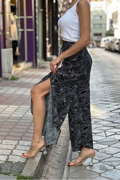 Arka Bel Lastikli Yırtmaçlı İnce Çizgi Desen Pantolon-Siyah