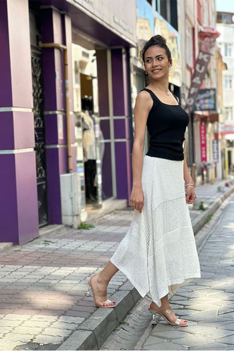 Asimetrik Kesim Triko Yan Yırtmaçlı Etek-Beyaz