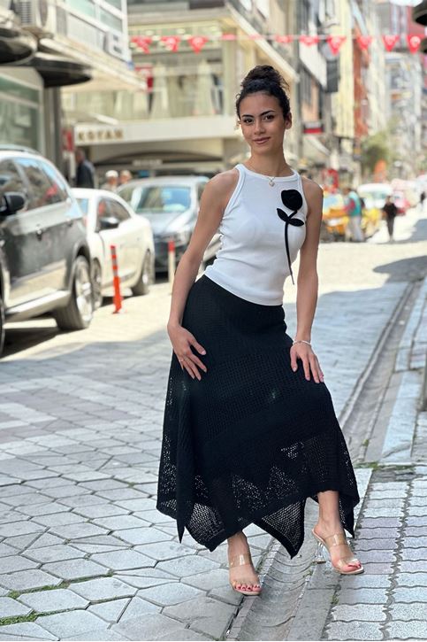 Asimetrik Kesim Triko Yan Yırtmaçlı Etek-Siyah