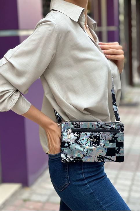 Üç Fermuarlı Yıkama Deri El Çantası-hologram