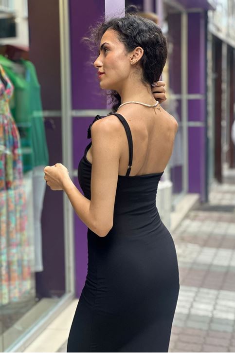 Tek Omuz Gül Detaylı Sandy Midi Elbise-Siyah