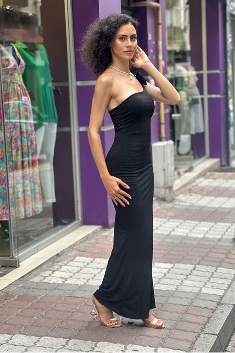 Tek Omuz Gül Detaylı Sandy Midi Elbise-Siyah