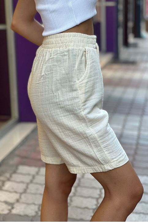 Bel Bağcık Boncuk Detaylı Müslin Doku Şehir Boy Şort-Krem