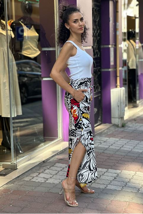 Arka Bel Lastikli Yırtmaçlı Geometrik Desen Pantolon-Renkli Kırmızı