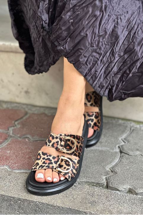 Tokası Lastikli Leopar dokulu Terlik-Leopar