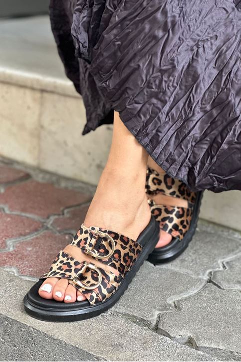Tokası Lastikli Leopar dokulu Terlik-Leopar