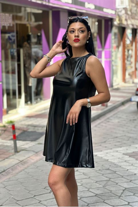 Sıfır Kol Eteği Volanlı Deri Mini Elbise-Siyah