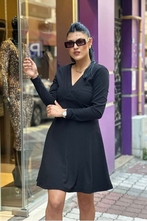 V Yaka Üç Pile Detaylı Çan Elbise-Siyah