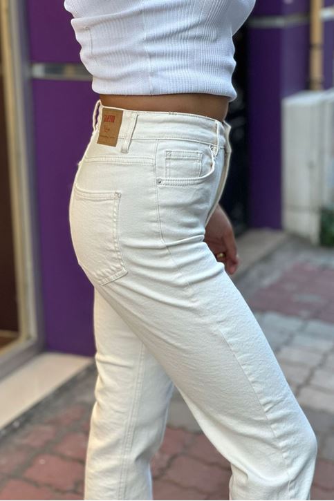 Paçası Lazer Kesim Yüksek Bel Mom Jean-Beyaz