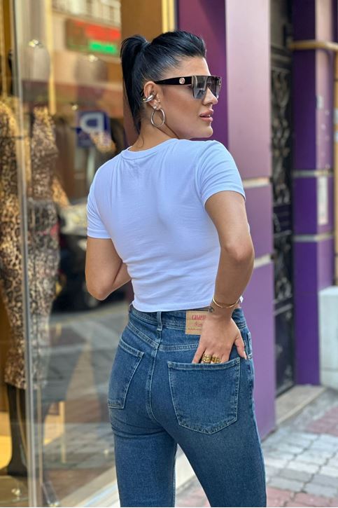 Yan Büzgü Detay Yuvarlak Yaka Crop Tshirt-Beyaz