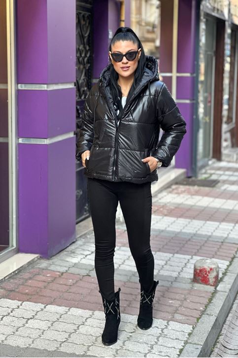 İçi Siyah Astarlı Oversize Kesim Şişme Mont-Siyah