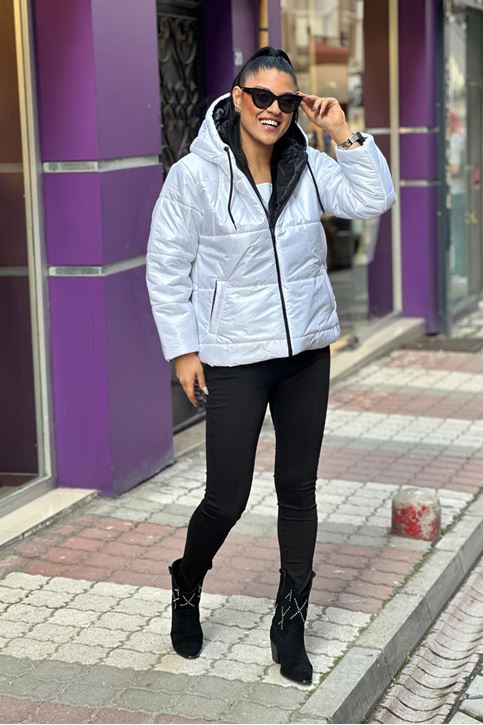 İçi Siyah Astarlı Oversize Kesim Şişme Mont-Beyaz