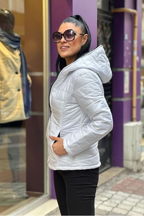 Kapşonlu İçi Siyah Astarlı Silimfit Mont-Beyaz