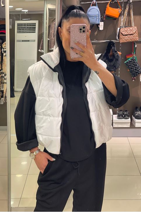 Dik Yaka İçi Siyah Astarlı Kısa Şişme Yelek-Beyaz