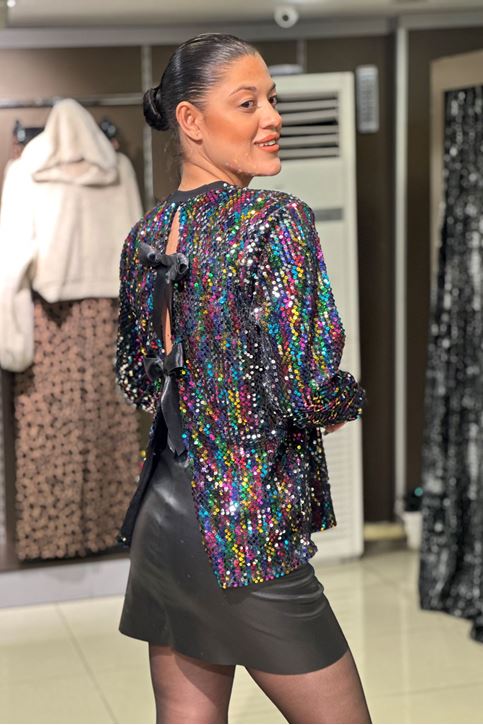 Sırtı Dekolteli Fiyonklu Pulpayet Bluz-Renkli