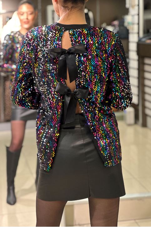 Sırtı Dekolteli Fiyonklu Pulpayet Bluz-Renkli