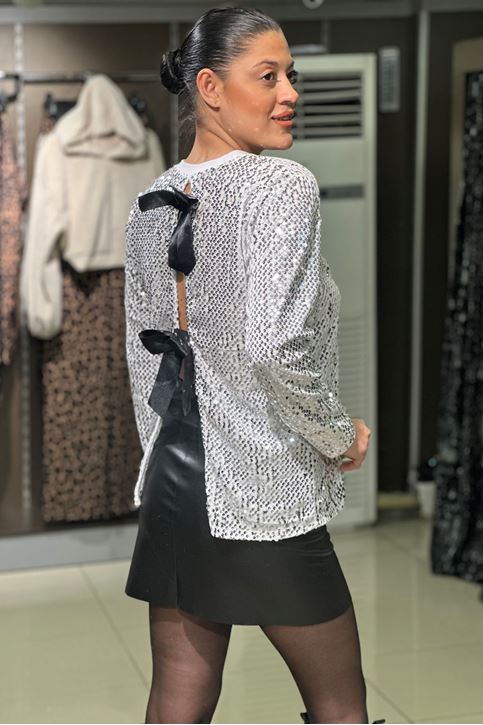 Sırtı Dekolteli Fiyonklu Pulpayet Bluz-Gümüş