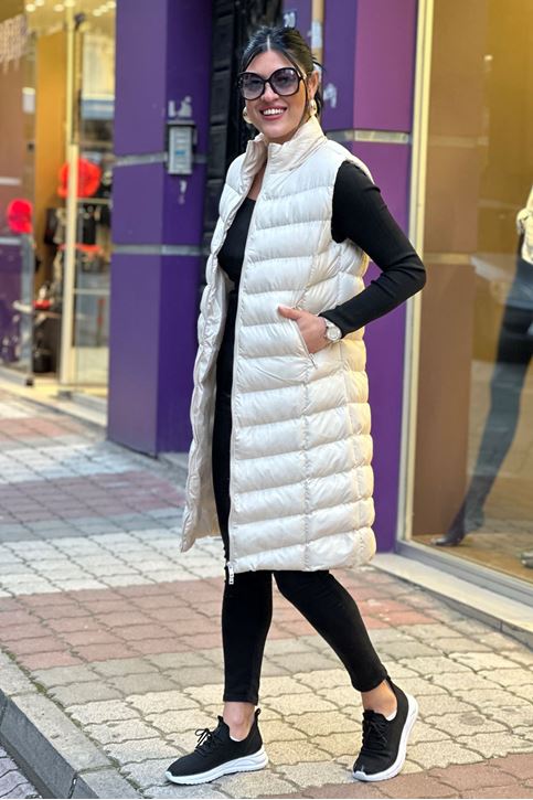 Kapşonu Kürk Detaylı Uzun Şişme Yelek-Krem