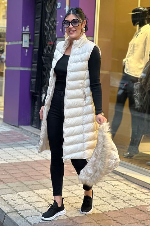 Kapşonu Kürk Detaylı Uzun Şişme Yelek-Krem