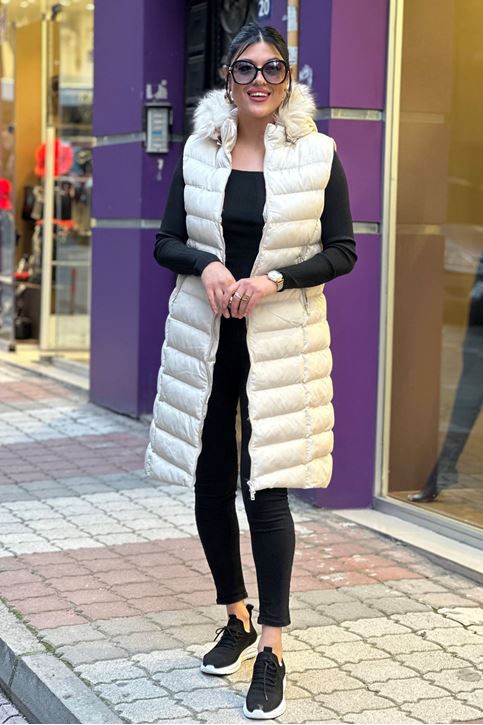 Kapşonu Kürk Detaylı Uzun Şişme Yelek-Krem