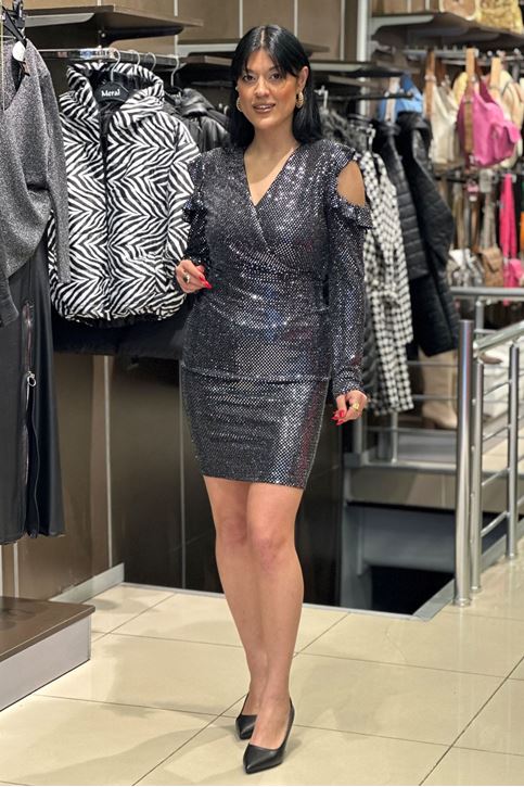 Omuzları Açık Volanlı Tamamı Taşlı Elbise-Gri