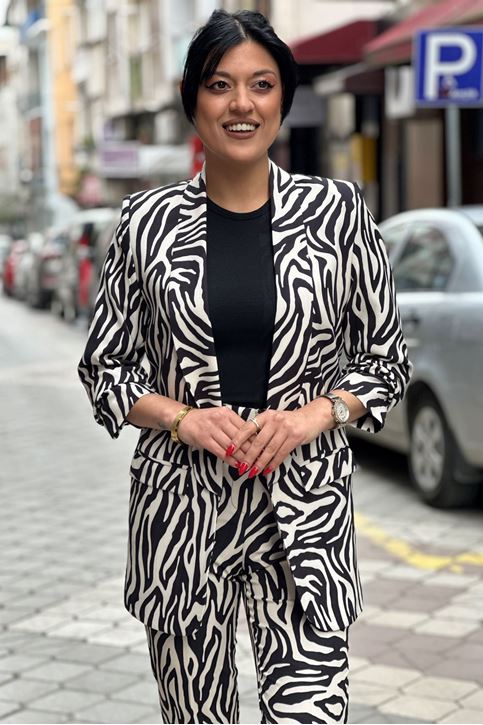 Kol Büzgülü Zebra Desen Blazer Ceket-Siyah Beyaz