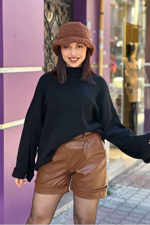 Paçası Katlamalı Yüksek Bel Cepli Deri Şort-Taba