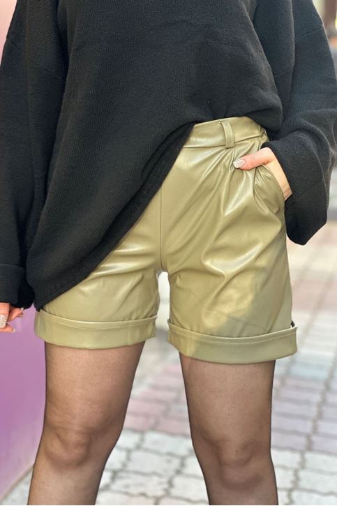 Paçası Katlamalı Yüksek Bel Cepli Deri Şort-Yeşil
