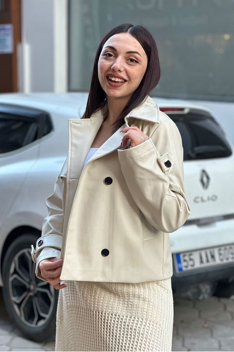 Yaka Kapaklı Cepli Deri Kısa Ceket-Krem