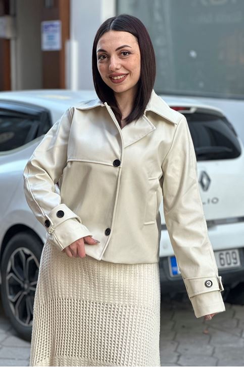 Yaka Kapaklı Cepli Deri Kısa Ceket-Krem