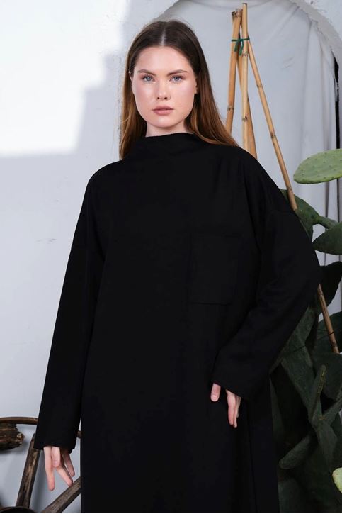 Tek Cep Detaylı Yaka Kapalı Oversize Elbise-Siyah